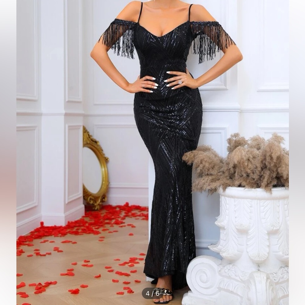 SALE ‼️Stunning Black Formal Dress!